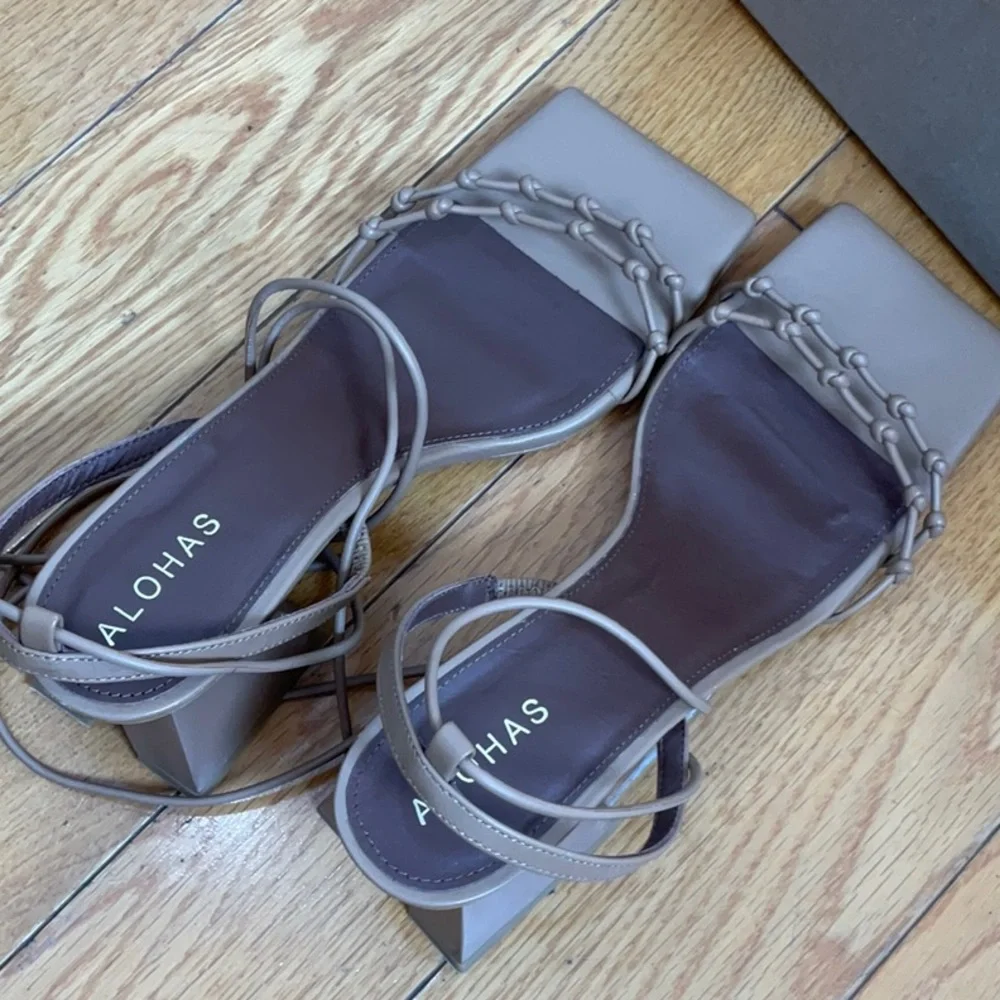 ALOHAS juniper Sandal in Camel, EU: Size 38